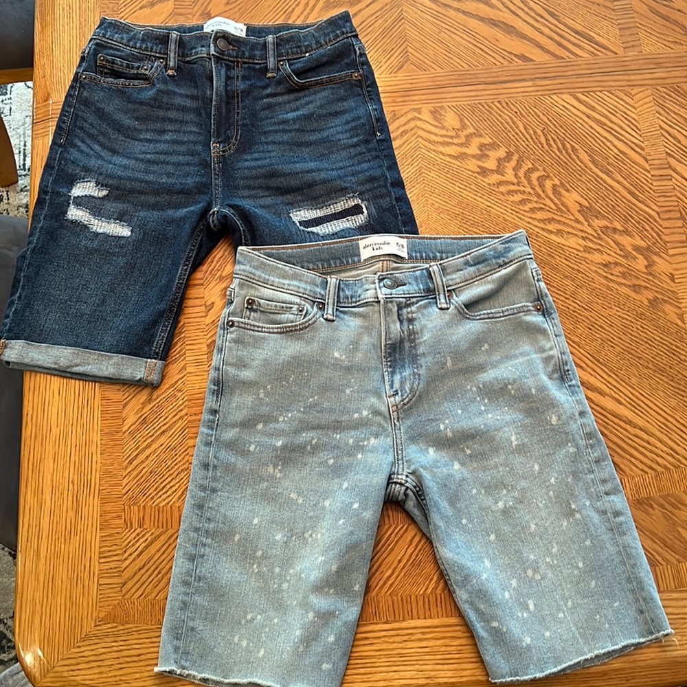 Abercrombie and Fitch boy Jean shorts. Absolutely excellent condition!